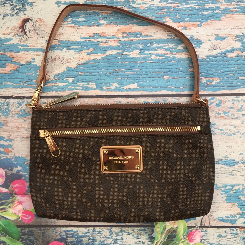 🌼 SALE! Michael Kors Mini Bag/ Wristlet!